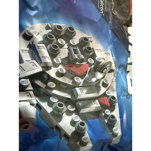 LEGO Star Wars: Millennium Falcon Mini-Build (30708) - Picture 5 of 5